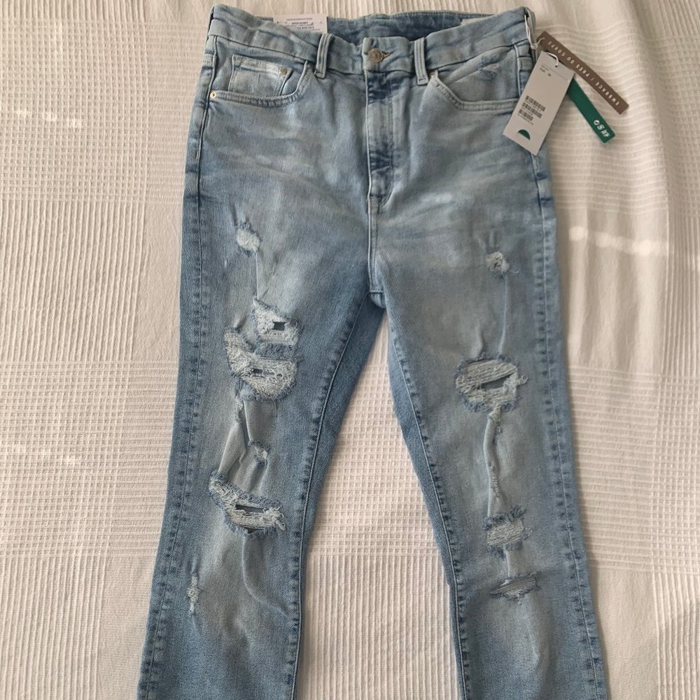 NEW - H&M Embrace Jeans - light wash, distressed